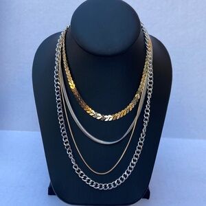 New GUESS Womens Necklace